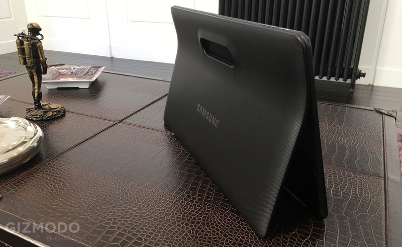 Illustration for article titled Probamos el Samsung Galaxy View: adios a los tablet, bienvenidos a la era baglet